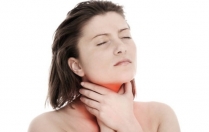 Чи можна годувати грудьми, якщо болить горло?