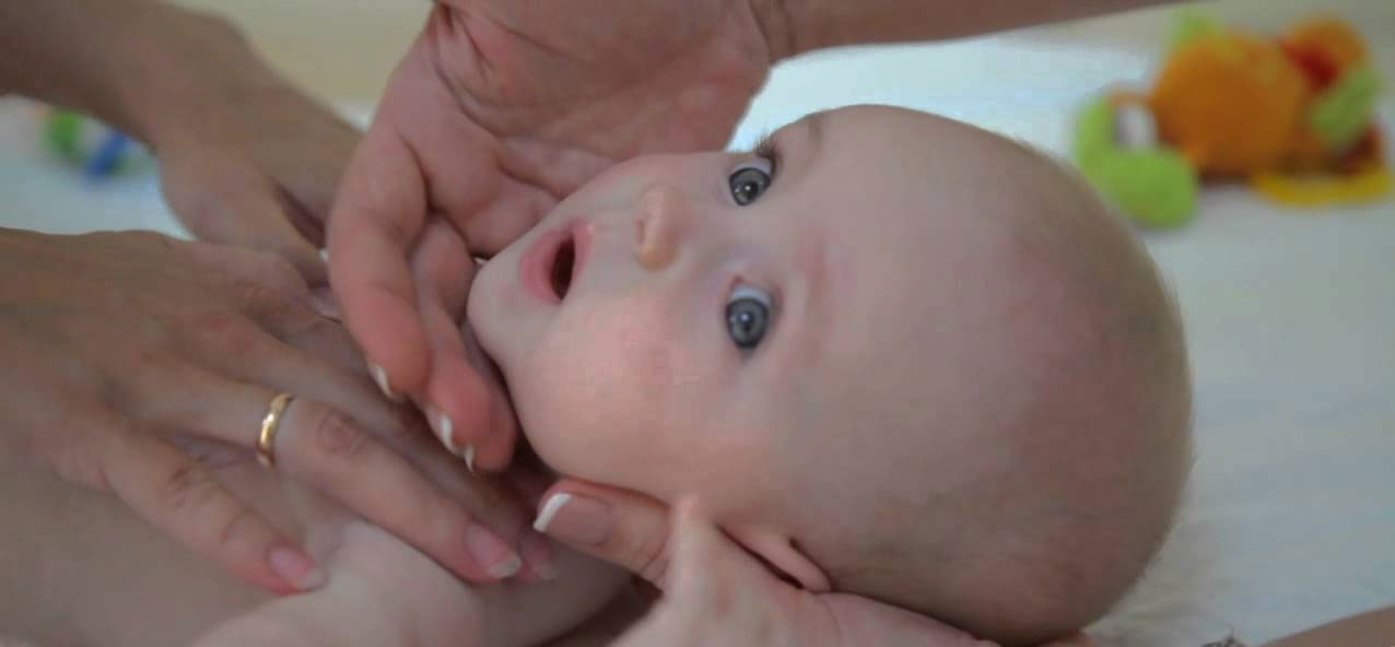 Масаж при мязовій кривошиї у віці 2 тижнів до 3 місяців Масаж при мязовій кривошиї у віці 2 тижнів до 3 місяців