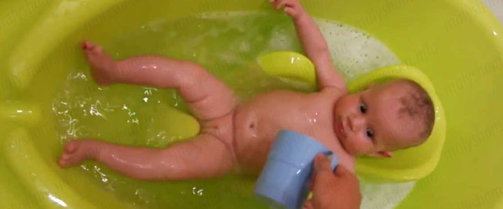 Як правильно купати дитину в 3 місяці?
