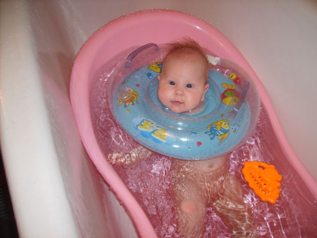 Як правильно купати дитини в 3 місяці?