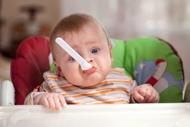 Перший прикорм для малюка: коли, що і як