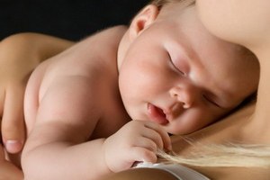 Як відучити дитину від рук і заколисування