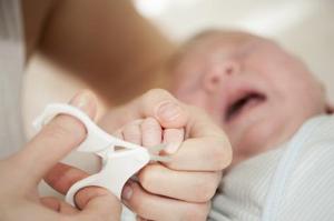 Як підстригти нігті немовляті