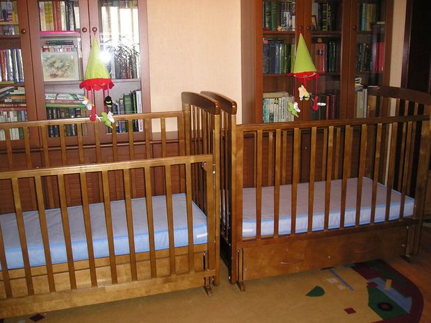 Окремі ліжка для двійнят Окремі ліжка для двійнят