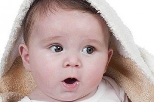 немовля кашляє і чхає