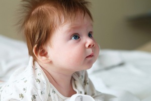 що вміє дитина в 4 місяці