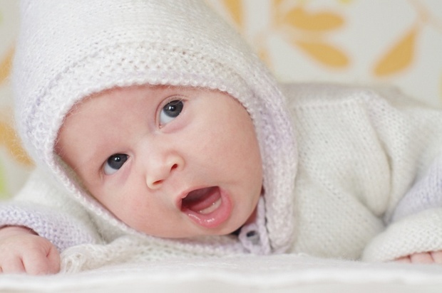 як розвивається і що вміє дитина в 2 місяця