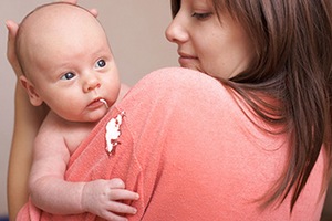 дитина часто відригує після годування