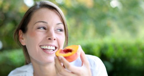 Можна годуючій мамі персики