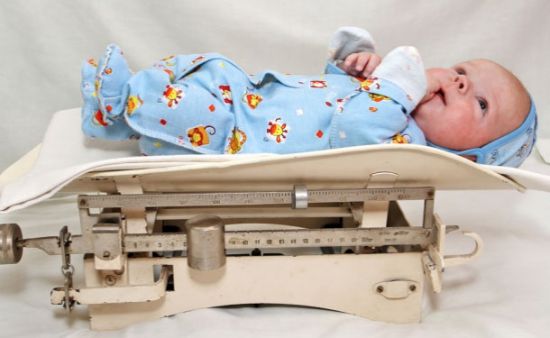 Що робити, якщо дитина не наїдається грудним молоком