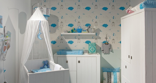 Дитяче ліжко і балдахін