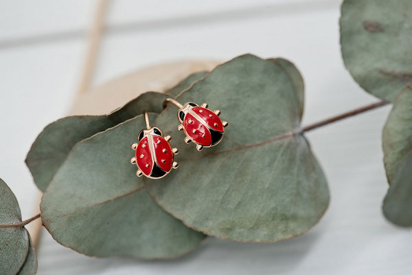 сережки лучше покупать ребенку