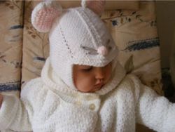 Вязання шапочок для новонароджених